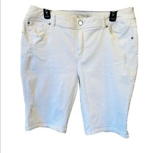 New Ladies EST 1946 DENIM White Denim Capris, Size 16W